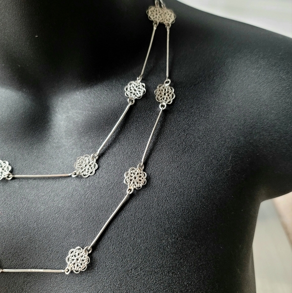 Fashion Silver Color Floral Disc and Long Bar Chain Necklace 19" - Picture 3 of 8